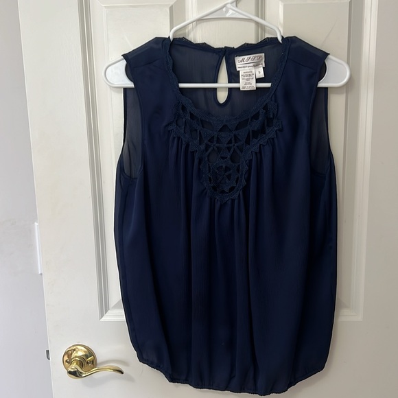 EUC MLLP Blouse Size Large - Picture 5 of 5